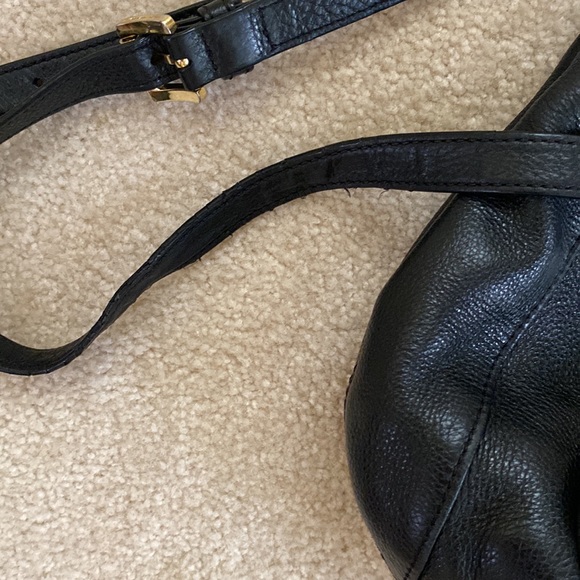 Michael Kors black leather purse, shoulder strap, zipper - Picture 4 of 13